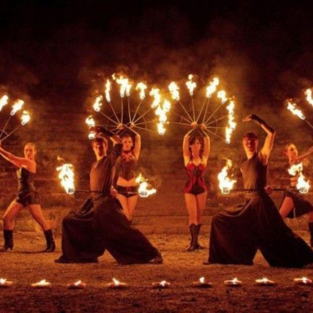 univers cirque et art de la rue cracheur de feu