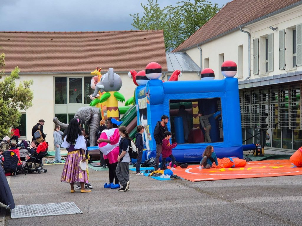 Cosplayers lors de la Convention Pop Culture Essonne Ze Next Convention